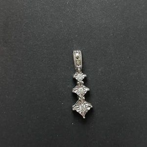 Diamond and white gold pendant